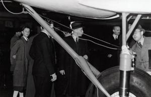 Fiera di Milano - Salone internazionale aeronautico 1937 - Visita di una missione polacca