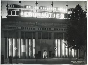Fiera di Milano - Palazzo dello sport, sede del Salone internazionale aeronautico 1937 - Veduta notturna