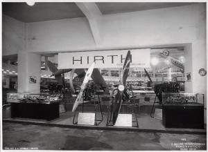 Fiera di Milano - Salone internazionale aeronautico 1937 - Settore tedesco - Stand di motori della Hirth