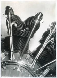 Fiera di Milano - Salone internazionale aeronautico 1937 - Motore in uno stand