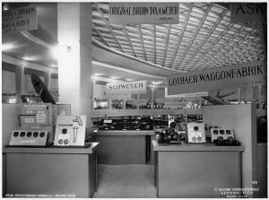 Fiera di Milano - Salone internazionale aeronautico 1937 - Settore accessori, strumenti e materie prime lavorate e semilavorate - Stand "Original Bruhn taxameter"