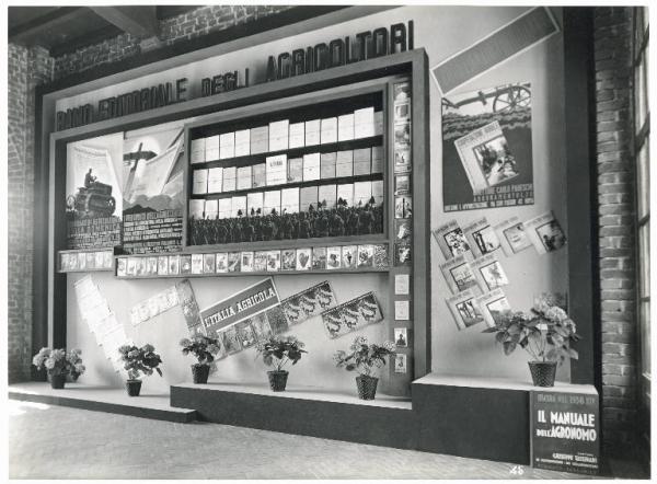 Fiera di Milano - Campionaria 1936 - Padiglione Arnaldo Mussolini (padiglione dell'agricoltura) - Mostra dell'agricoltura coloniale - Stand del ramo editoriale degli agricoltori