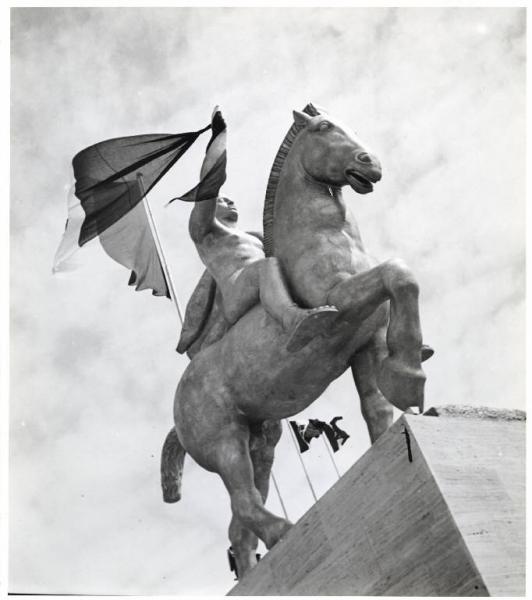 Fiera di Milano - Campionaria 1938 - Monumento scultoreo in piazza Italia