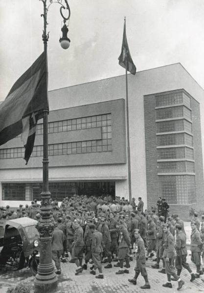 Fiera di Milano - Campionaria 1939 - Visita di militari di leva