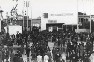 Fiera di Milano - Campionaria 1938 - Piazza Italia - Folla di visitatori
