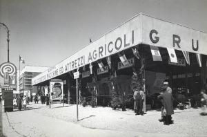 Fiera di Milano - Campionaria 1938 - Tettoia delle macchine ed attrezzi agricoli