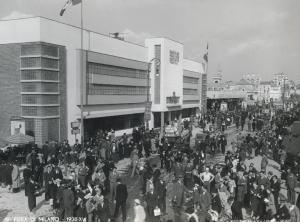 Fiera di Milano - Campionaria 1938 - Viale della scienza - Folla di visitatori