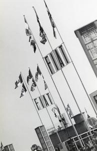 Fiera di Milano - Campionaria 1938 - Area espositiva della Fiat in piazza Italia - Bandiere con insegne