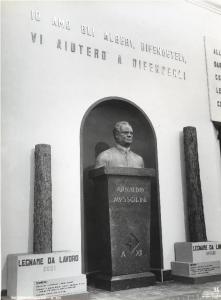 Fiera di Milano - Campionaria 1938 - Padiglione Arnaldo Mussolini (padiglione dell'agricoltura) - Busto scultoreo di Arnaldo Mussolini