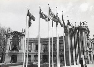 Fiera di Milano - Campionaria 1939 - Bandiere all'entrata di porta Domodossola