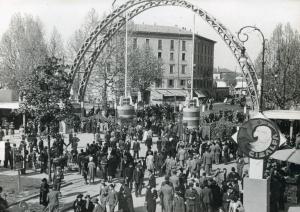 Fiera di Milano - Campionaria 1939 - Entrata di porta Domodossola - Folla di visitatori
