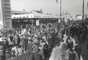 Fiera di Milano - Campionaria 1939 - Viale della scienza - Folla di visitatori