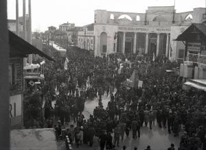 Fiera di Milano - Campionaria 1937 - Viale dell'industria - Folla di visitatori
