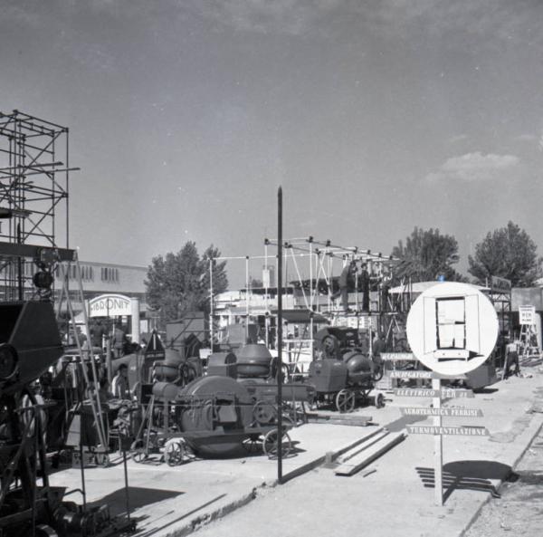 Fiera di Milano - Campionaria 1946 - Settore dell'edilizia - Lavori di allestimento