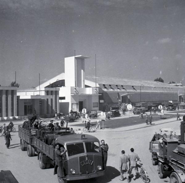 Fiera di Milano - Campionaria 1946 - Trasporto di merci