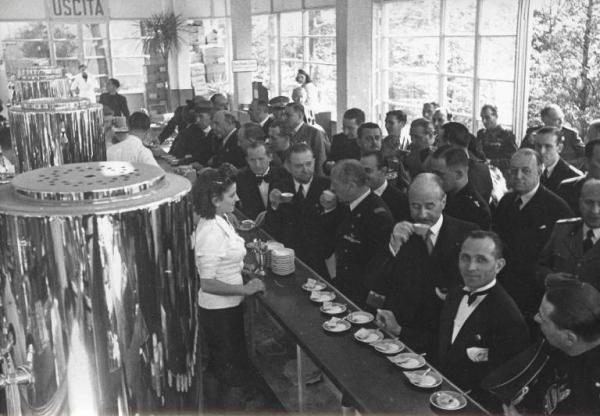 Fiera di Milano - Campionaria 1940 - Visita di personalità in occasione della Giornata delle nazioni