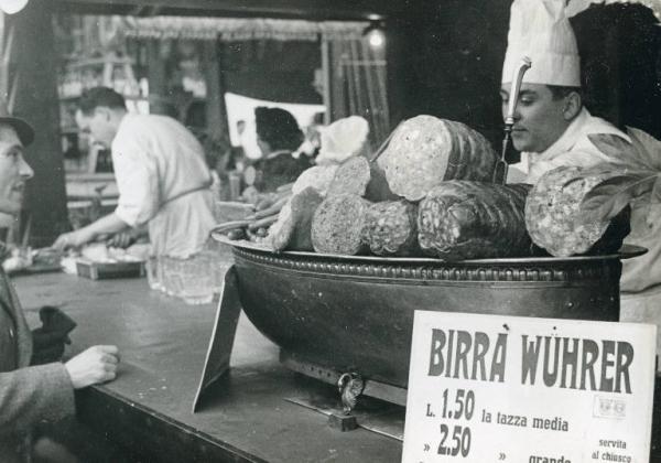 Fiera di Milano - Campionaria 1940 - Chiosco di degustazione e vendita