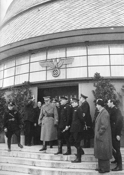 Fiera di Milano - Campionaria 1941 - Visita del conte di Torino Vittorio Emanuele di Savoia e del ministro delle comunicazioni Giovanni Host Venturi in occasione della inaugurazione