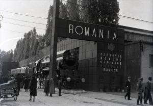 Fiera di Milano - Campionaria 1940 - Area espositiva all'aperto delle Ferrovie romene Officine N. Malaxa