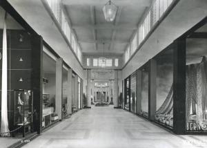 Fiera di Milano - Campionaria 1940 - Padiglione dei tessili e dell'abbigliamento - Sala interna