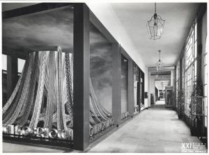 Fiera di Milano - Campionaria 1940 - Padiglione dei tessili e dell'abbigliamento - Sala interna