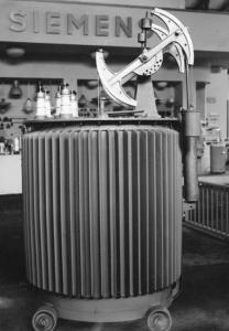 Fiera di Milano - Campionaria 1940 - Padiglione dell'elettricità - Stand con trasformatore