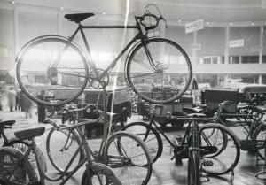 Fiera di Milano - Campionaria 1940 - Salone del ciclo, motocarro e della motonautica nel palazzo dello sport