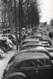 Fiera di Milano - Campionaria 1940 - Parcheggio esterno di autovetture