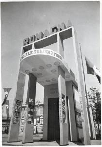 Fiera di Milano - Campionaria 1941 - Chiosco dell'Ente provinciale del turismo della Romagna