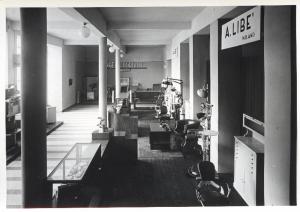 Fiera di Milano - Campionaria 1941 - Padiglione della Mostra medico-sanitaria e accessorio farmaceutica - Sala interna