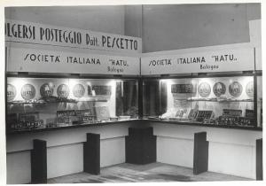 Fiera di Milano - Campionaria 1941 - Padiglione della Mostra medico-sanitaria e accessorio farmaceutica - Stand della Società italiana "Hatu"