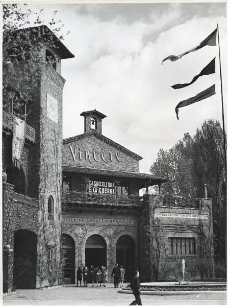 Fiera di Milano - Campionaria 1942 - Padiglione Arnaldo Mussolini (padiglione dell'agricoltura) - Esterno