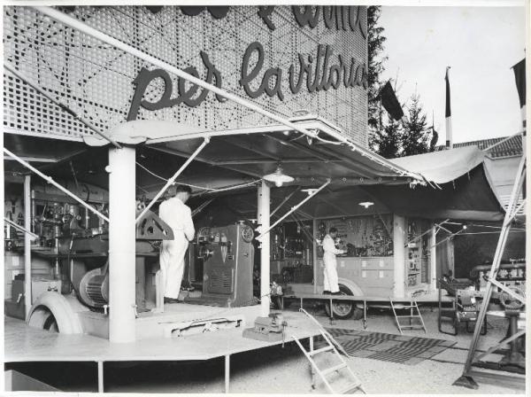 Fiera di Milano - Campionaria 1942 - Area espositiva della Fiat in piazza Italia - Attrezzature e impianti tecnici