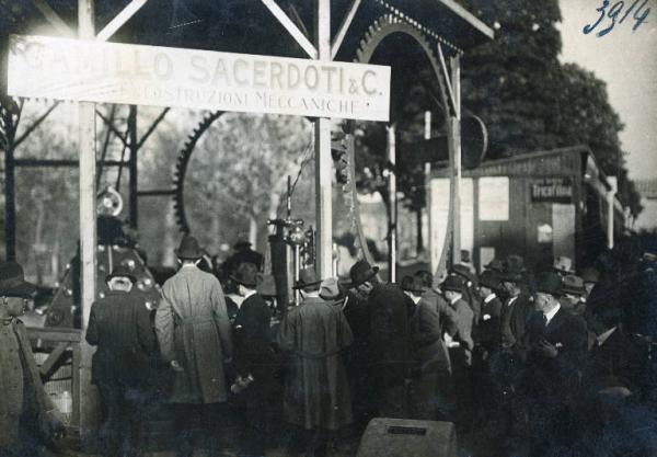 Fiera di Milano - Campionaria 1920 - Stand di macchine della ditta Camillo Sacerdoti & C.