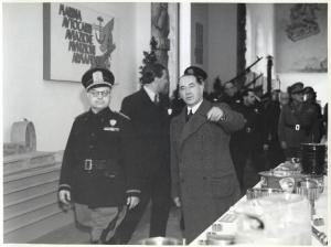 Fiera di Milano - Campionaria 1942 - Visita del sottosegretario alle corporazioni Ermanno Amicucci