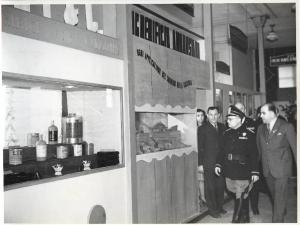 Fiera di Milano - Campionaria 1942 - Visita del sottosegretario alle corporazioni Ermanno Amicucci