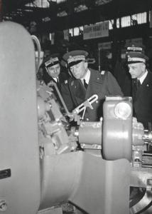 Fiera di Milano - Campionaria 1942 - Visita di un generale