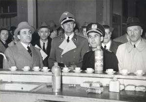 Fiera di Milano - Campionaria 1942 - Visita del presidente dell'organizzazione tedesca del commercio Franz Hajler