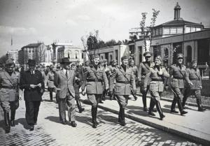 Fiera di Milano - Campionaria 1942 - Visita del generale Bracci