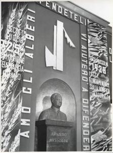 Fiera di Milano - Campionaria 1942 - Padiglione Arnaldo Mussolini (padiglione dell'agricoltura) - Busto scultoreo di Arnaldo Mussolini