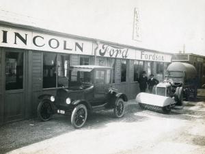 Fiera di Milano - Campionaria 1926 - Stand della Lincoln Ford