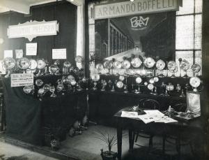 Fiera di Milano - Campionaria 1926 - Salone dell'automobile nel palazzo dello sport - Stand di accessori per auto della Brevetti Armando Boffelli
