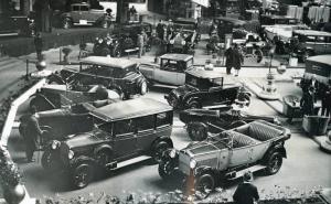 Fiera di Milano - Campionaria 1928 - Salone dell'automobile nel palazzo dello sport