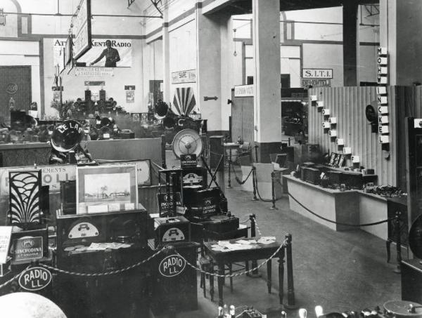 Fiera di Milano - Campionaria 1929 - Padiglione delle applicazioni elettriche - Sala della radiotecnica