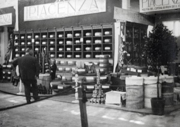 Fiera di Milano - Campionaria 1928 - Padiglione della casearia - Sala interna