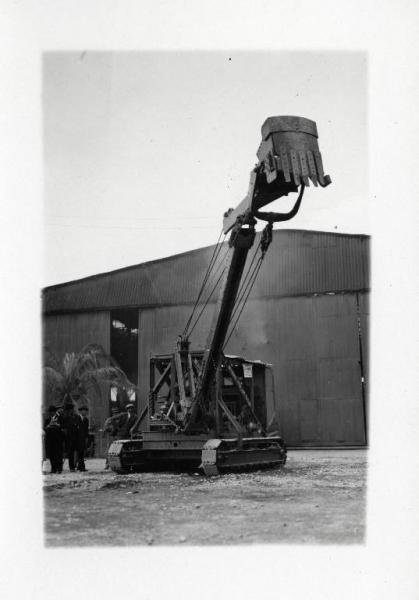 Fiera di Milano - Campionaria 1929 - Settore dell'edilizia - Macchina escavatrice
