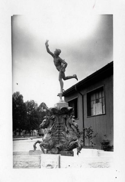 Fiera di Milano - Campionaria 1928 - Fontana con scultura