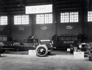 Fiera di Milano - Campionaria 1929 - Padiglione degli autoveicoli - Stand dell'OM (autoveicoli e chassis)