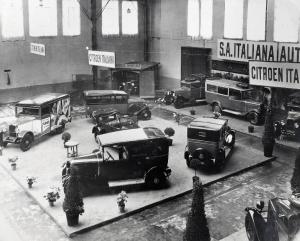 Fiera di Milano - Campionaria 1929 - Padiglione degli autoveicoli - Interno
