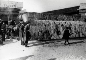 Fiera di Milano - Campionaria 1929 - Zona degli alimentrari - Pompa per irrigazione e sollevamento acqua della S.A. Corbella e Longoni